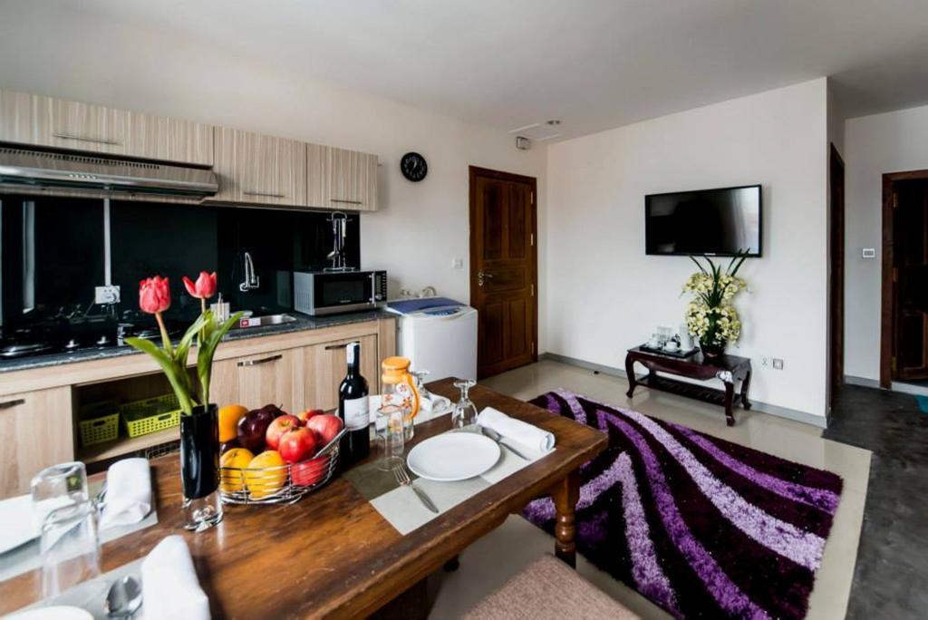 White Residence Hotel & Apartment Phnom Penh Esterno foto