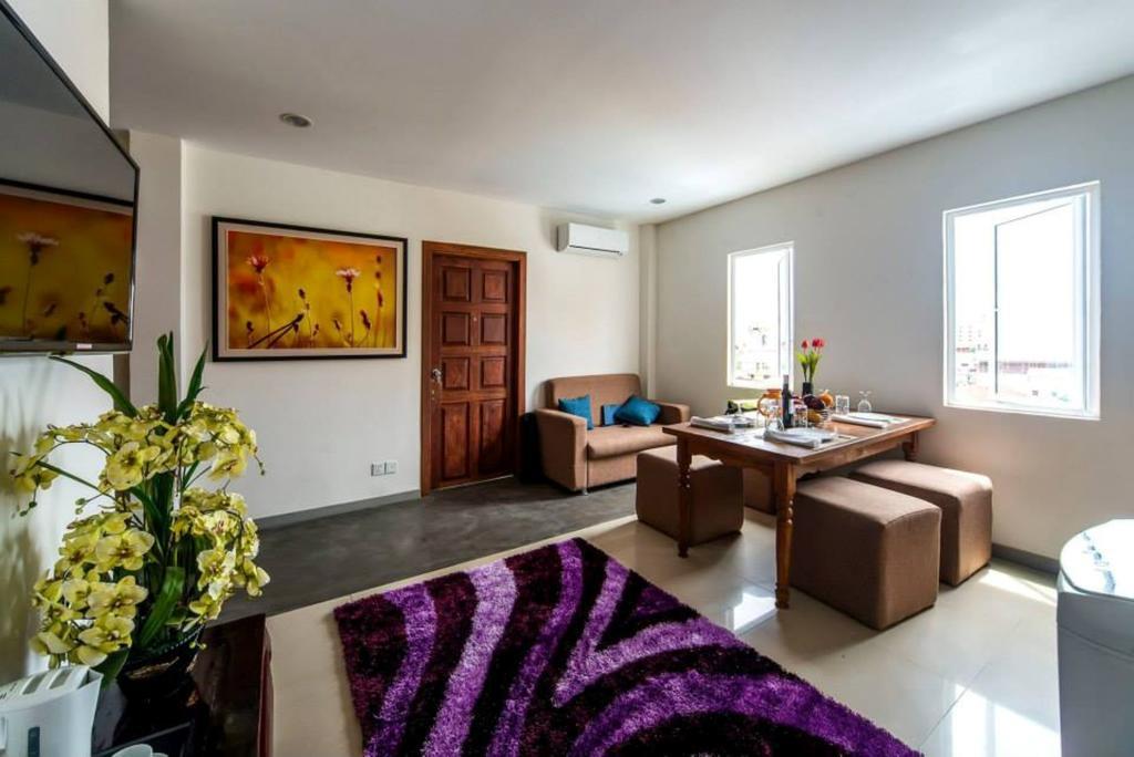 White Residence Hotel & Apartment Phnom Penh Esterno foto