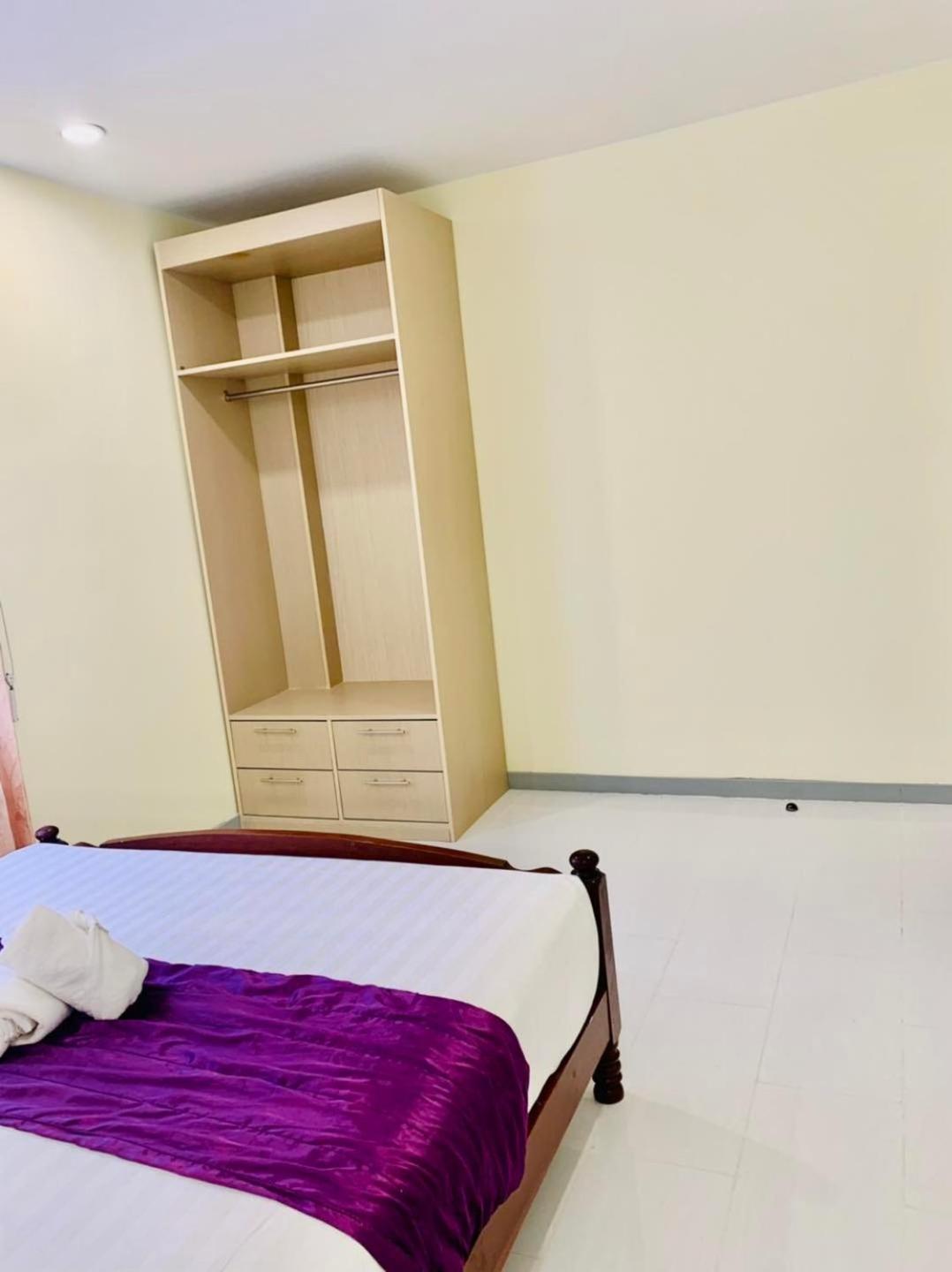 White Residence Hotel & Apartment Phnom Penh Esterno foto