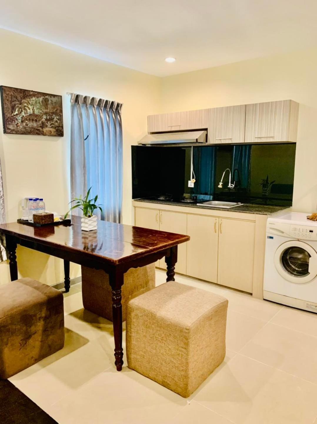 White Residence Hotel & Apartment Phnom Penh Esterno foto