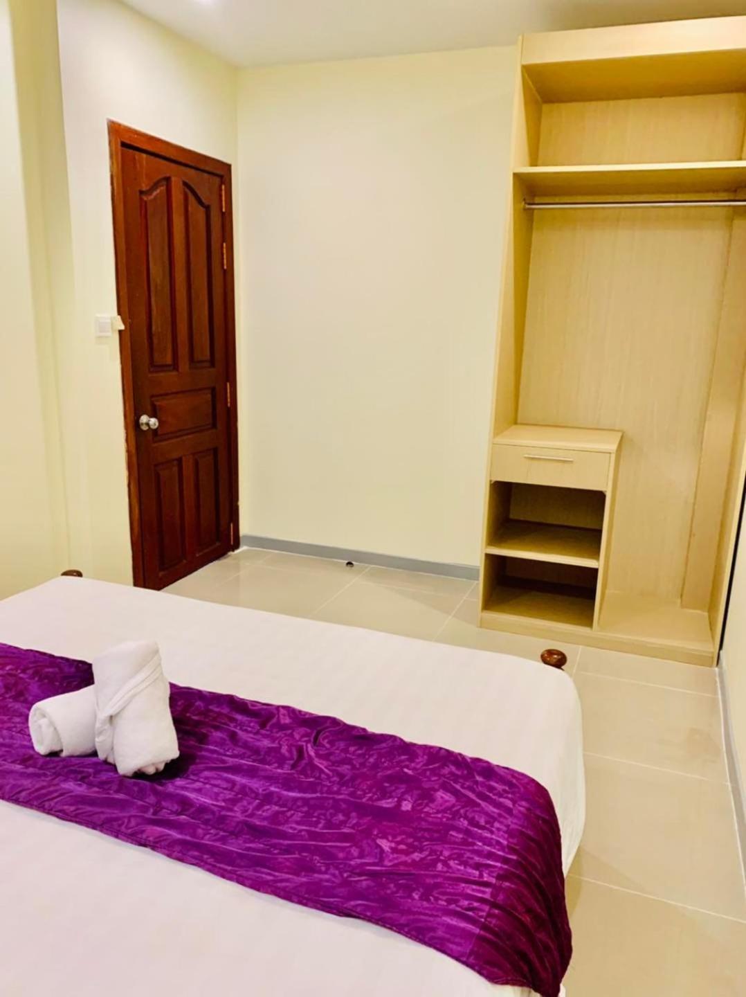 White Residence Hotel & Apartment Phnom Penh Esterno foto