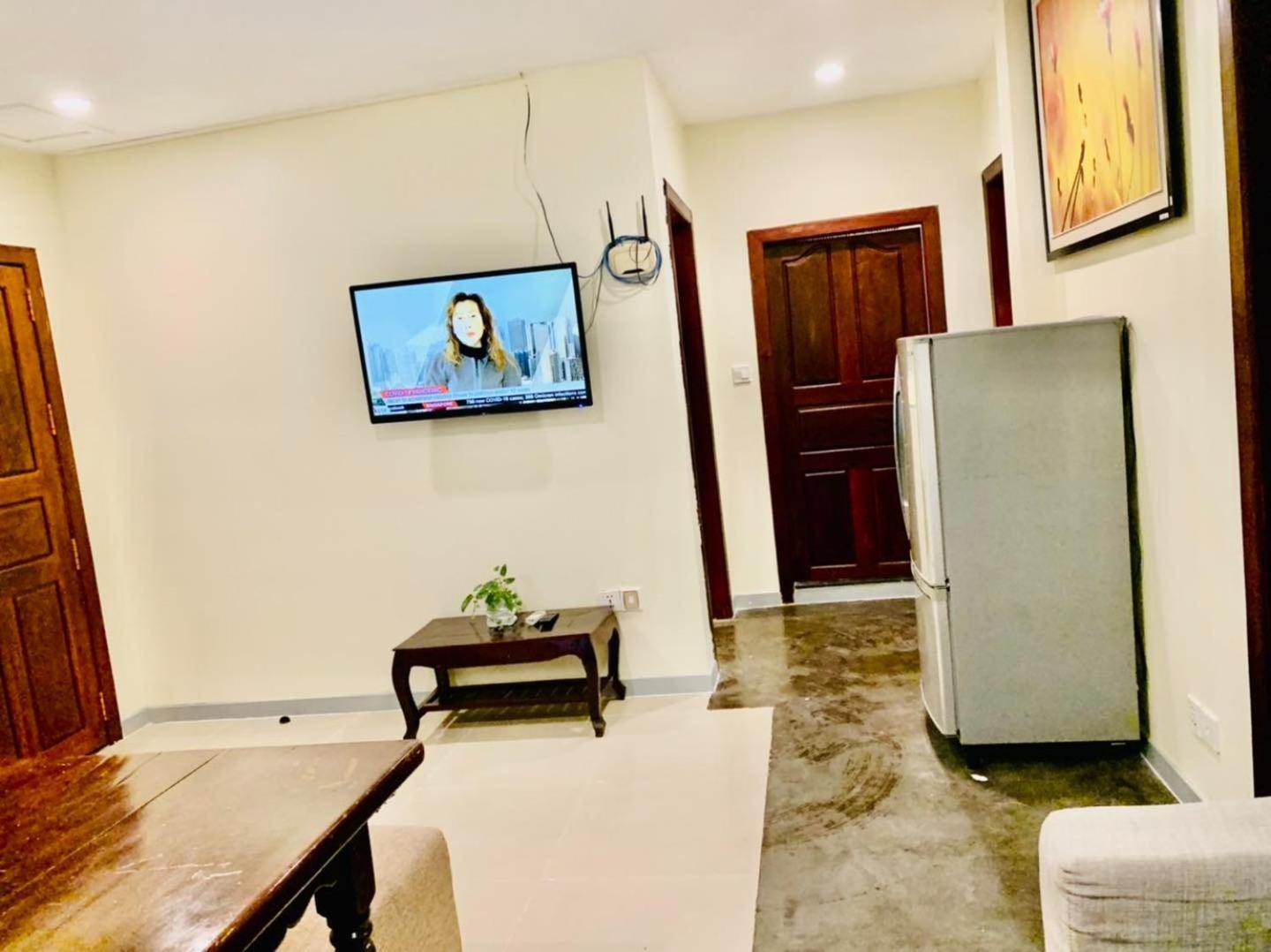 White Residence Hotel & Apartment Phnom Penh Esterno foto