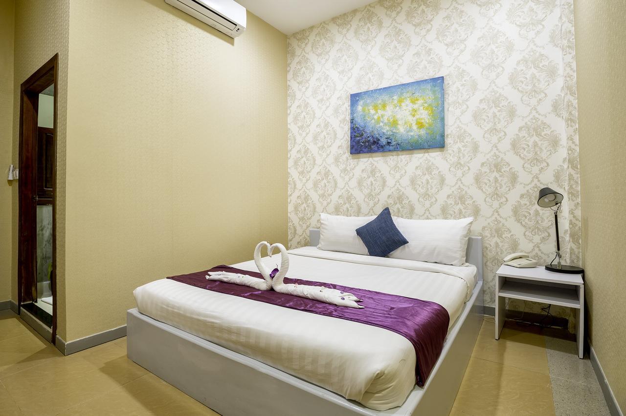 White Residence Hotel & Apartment Phnom Penh Esterno foto