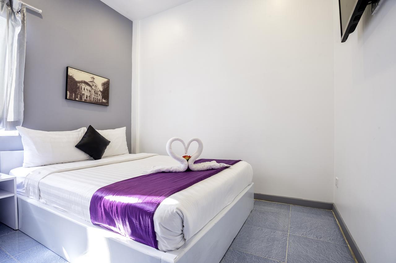 White Residence Hotel & Apartment Phnom Penh Esterno foto