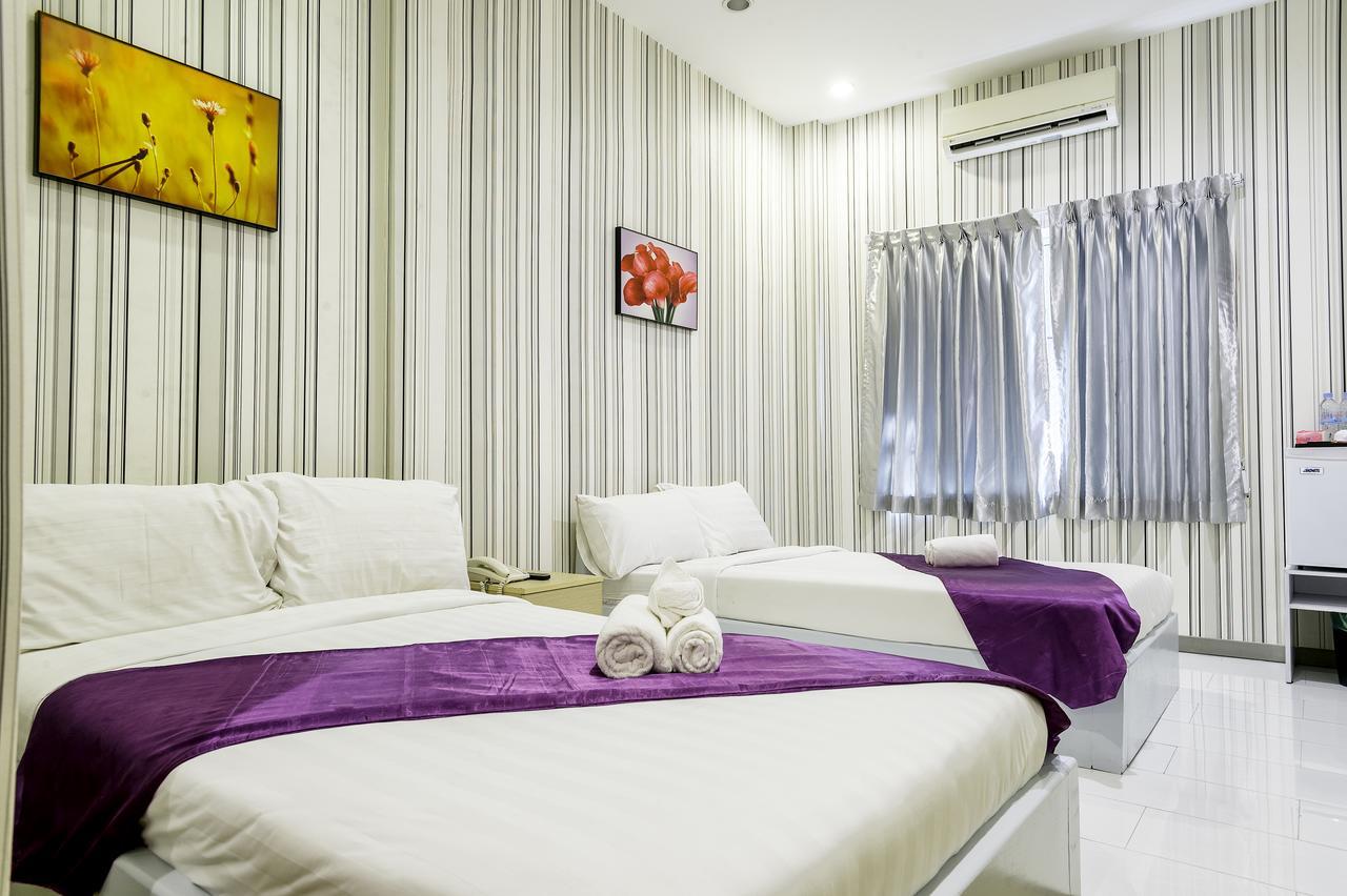 White Residence Hotel & Apartment Phnom Penh Esterno foto