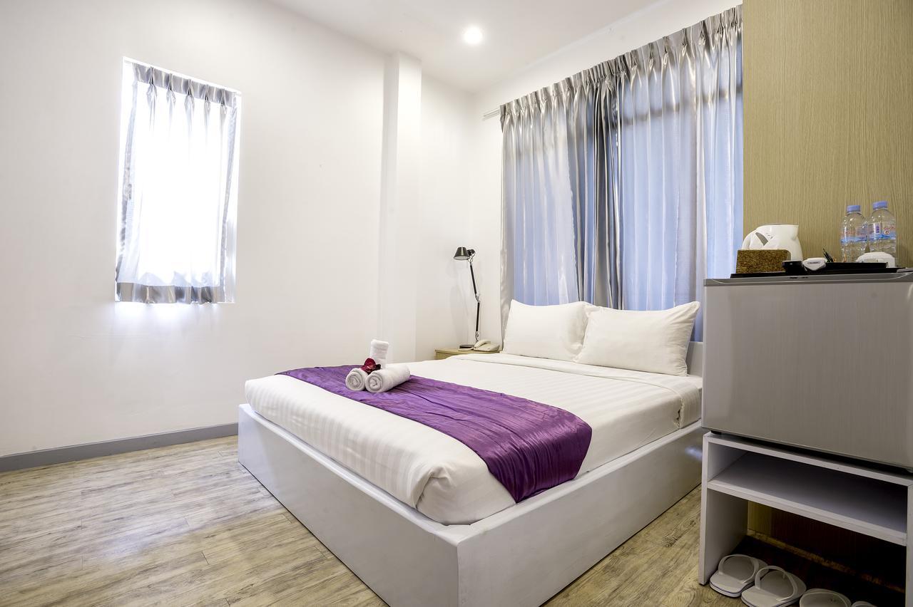 White Residence Hotel & Apartment Phnom Penh Esterno foto