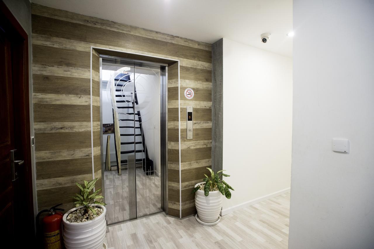 White Residence Hotel & Apartment Phnom Penh Esterno foto