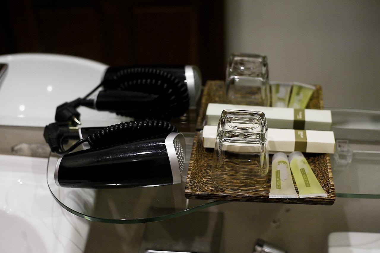 White Residence Hotel & Apartment Phnom Penh Esterno foto