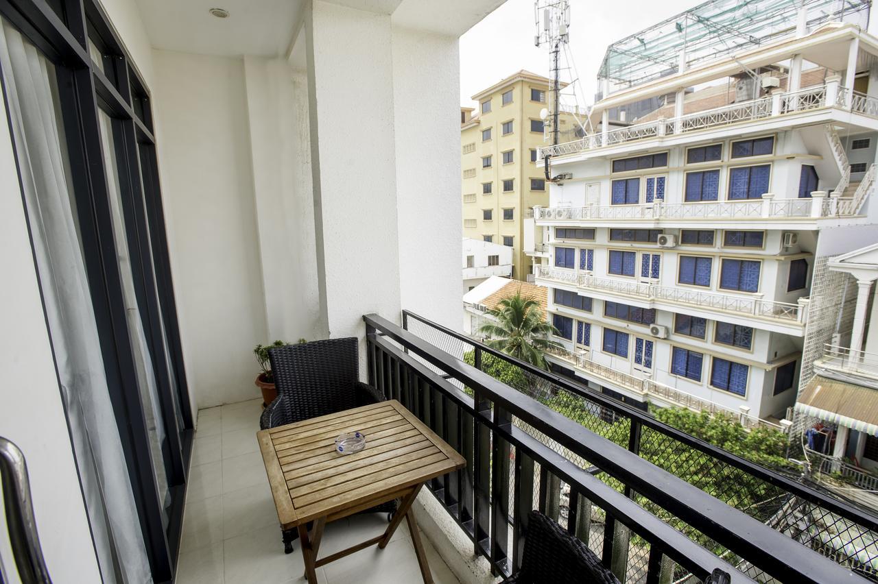 White Residence Hotel & Apartment Phnom Penh Esterno foto