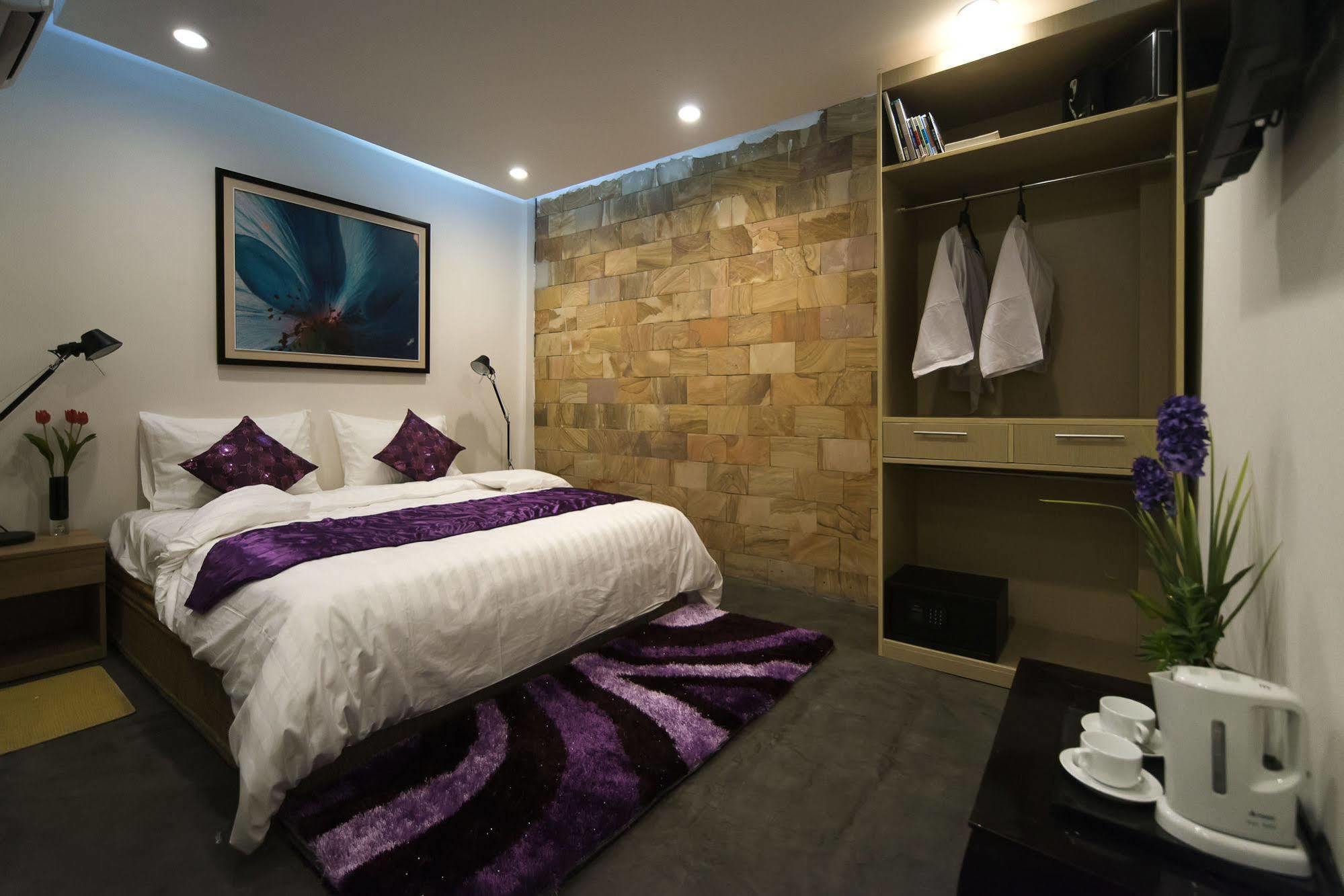 White Residence Hotel & Apartment Phnom Penh Esterno foto